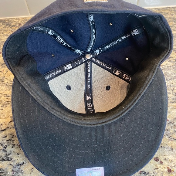 Red Sox Fitted hat New Era Size 7 - Picture 3 of 5